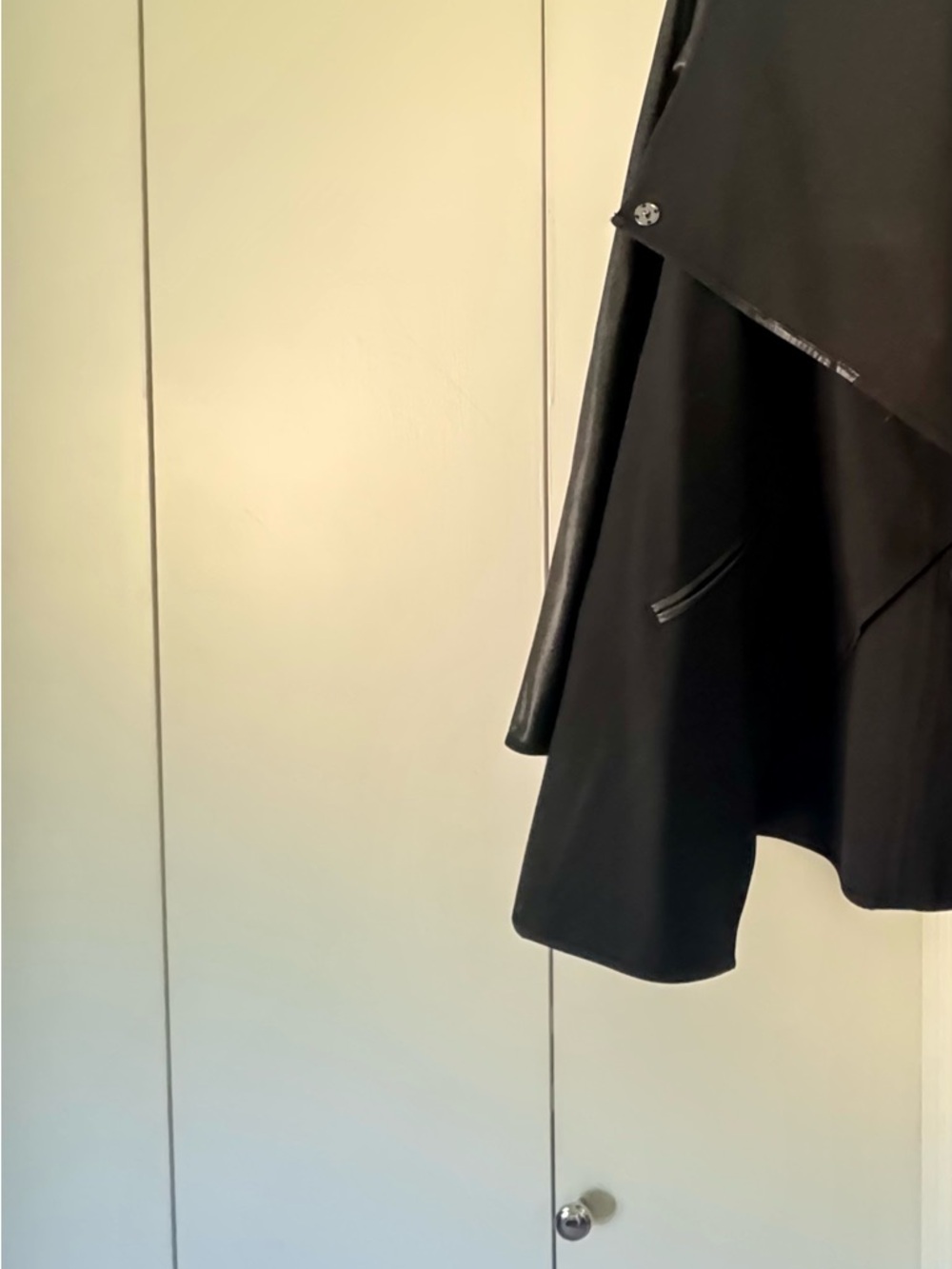 SPANX Black Draped Open-Front Cape with Faux-Leather Trim - Picture 4 of 5